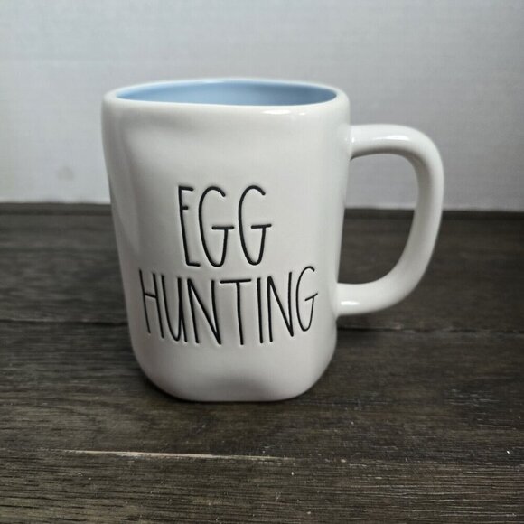 NWT Rae Dunn Artisan Egg Hunting Easter Mug Blue Interior 2021 Magenta - Picture 1 of 8